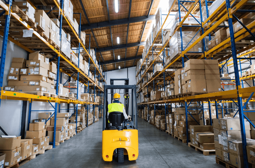 Cariste dans un entrepot